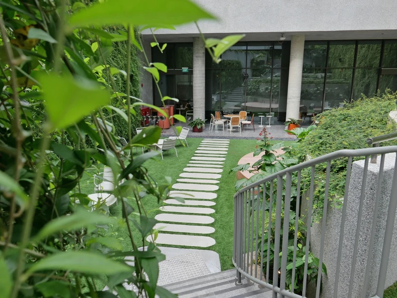 令人驚嘆的戶外花園區。 令人驚嘆的戶外花園區。