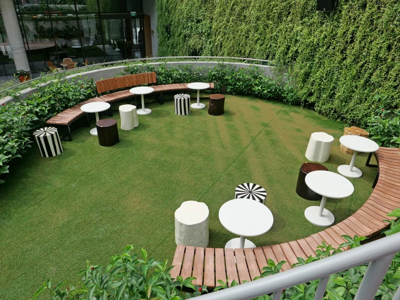 合色彩繽紛的盆栽、中世紀現代風家具與天然材質,營造如朋友家般的溫馨感。 合色彩繽紛的盆栽、中世紀現代風家具與天然材質,營造如朋友家般的溫馨感。