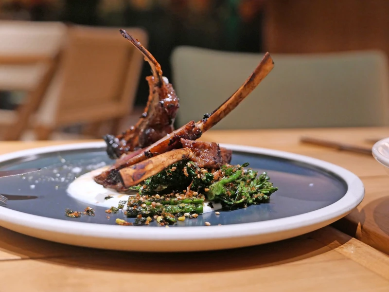 「Kaya」將日本料理精髓與當地文化結合設計菜單。 「Kaya」將日本料理精髓與當地文化結合設計菜單。