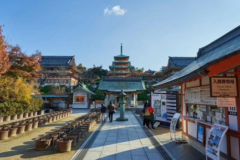 「廣島」位於日本本州西部。 「廣島」位於日本本州西部。