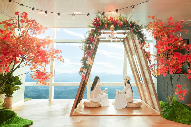 台北101《雲端冬季 山林之美》高山耶誕小木屋。