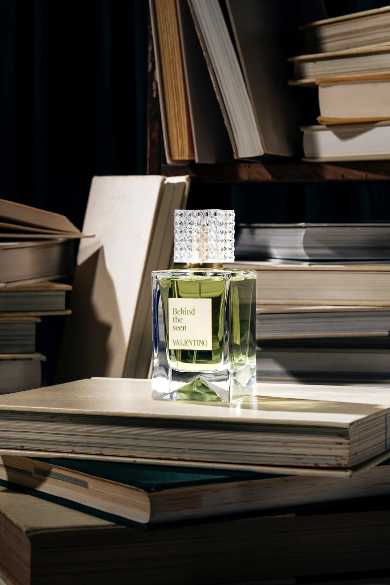 VALENTINO高級訂製香水-書閣窺秘BEHIND THE SEEN 30ml,NT5,500、100ml,NT11,500 VALENTINO高級訂製香水-書閣窺秘BEHIND THE SEEN 30ml,NT5,500、100ml,NT11,500