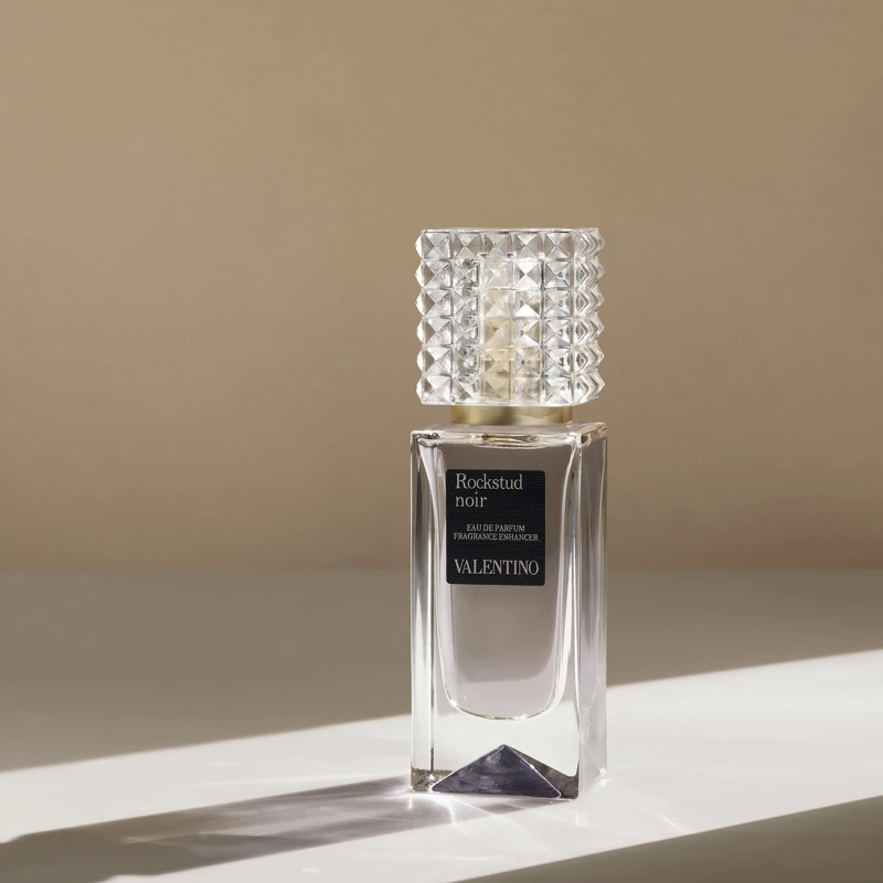 VALENTINO高級訂製調香-謐黑ROCKSTUD NOIR 30ml,NT5,500 VALENTINO高級訂製調香-謐黑ROCKSTUD NOIR 30ml,NT5,500