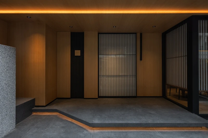 簡約低調的門面藏匿於復興南路巷弄內。 簡約低調的門面藏匿於復興南路巷弄內。