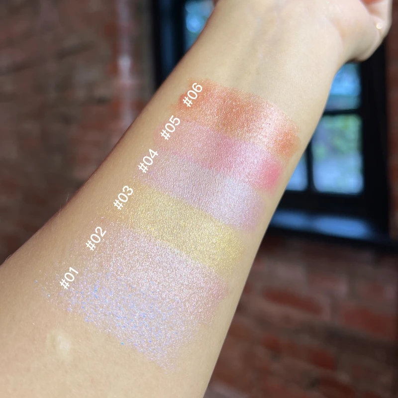 RMK透光眼頰棒6色手部試色。 RMK透光眼頰棒6色手部試色。