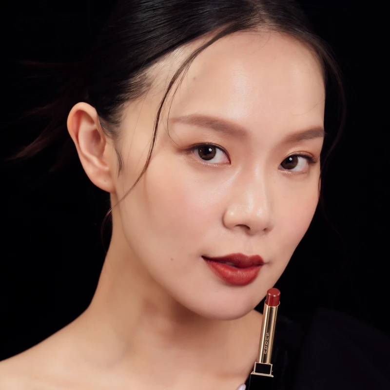 SUQQU晶采絲絨唇膏#08静淑實擦。 SUQQU晶采絲絨唇膏#08静淑實擦。