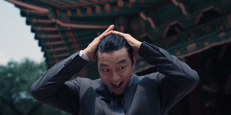 發狂後,西裝男整理服裝儀容回歸冷靜,很有”傑克尼克遜”鬼魅感 發狂後,西裝男整理服裝儀容回歸冷靜,很有”傑克尼克遜”鬼魅感