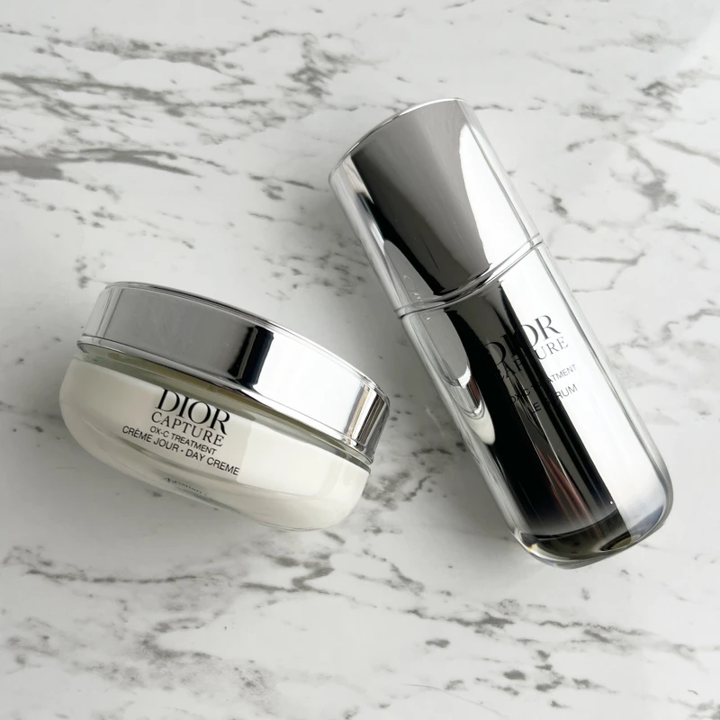 Dior迪奧逆時活氧膠原精華30ml，NT4,300、50ml，NT5,800、75ml，NT6,950。逆時活氧膠原霜50ml，NT4,300、填裝瓶50ml，NT3,650