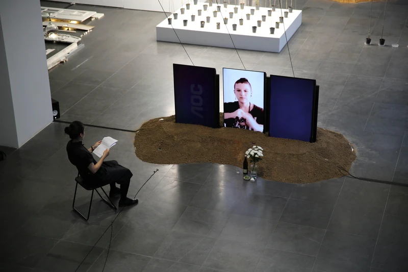 李紫彤,《#迎靈者》,2022。圖像由藝術家與北美館提供。 李紫彤,《#迎靈者》,2022。圖像由藝術家與北美館提供。