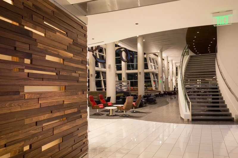 達美航空的飛凡貴賓室（Delta Sky Club）。