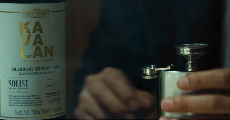 《分手的決心》中有多個「噶瑪蘭經典獨奏 Oloroso 雪莉桶威士忌原酒」特寫畫面。 《分手的決心》中有多個「噶瑪蘭經典獨奏 Oloroso 雪莉桶威士忌原酒」特寫畫面。