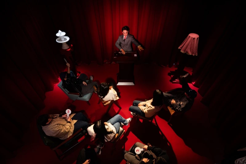 Rofen’s珞凡氏與驚喜製造攜手推出的沉浸式體驗《Flow me to the Dawn 旭日光廊》的珞凡氏拍賣會。