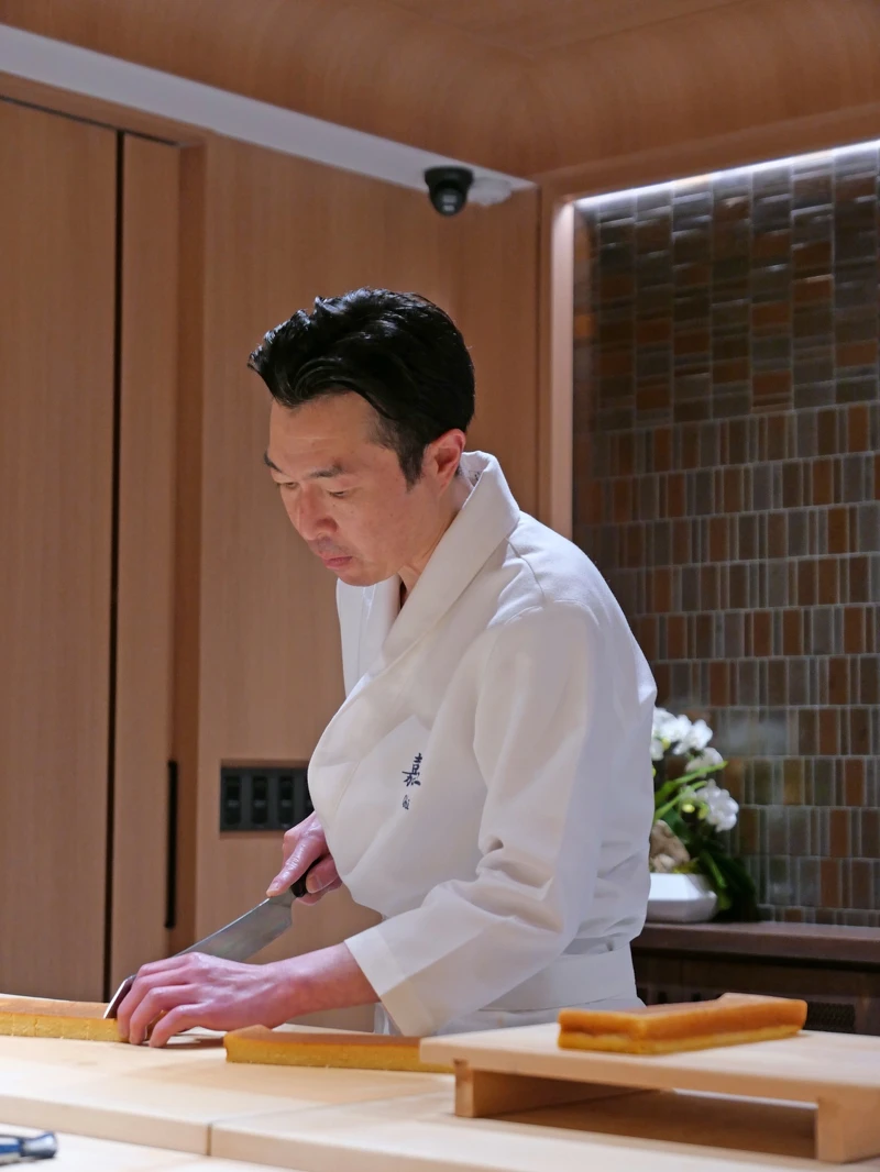 料理長來自岩手縣的壽司世家。 料理長來自岩手縣的壽司世家。