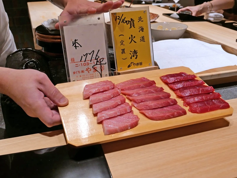 北海道噴火灣定置漁場捕撈約有177公斤重的鮪魚。 北海道噴火灣定置漁場捕撈約有177公斤重的鮪魚。