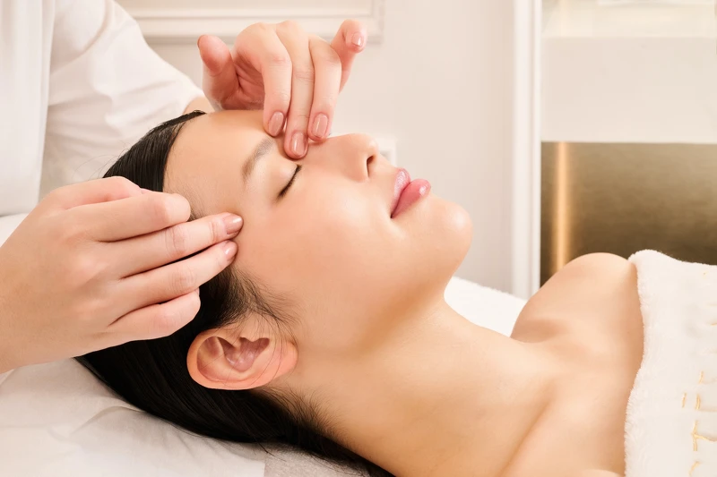 雅詩蘭黛護膚情境圖。