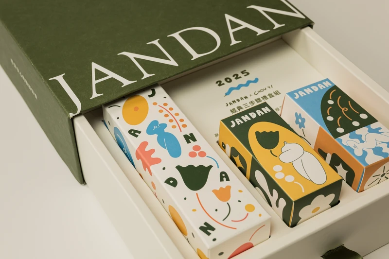 簡單「植感春彩三步驟禮盒組」優惠價NT4130(限量300組) 簡單「植感春彩三步驟禮盒組」優惠價NT4130(限量300組)