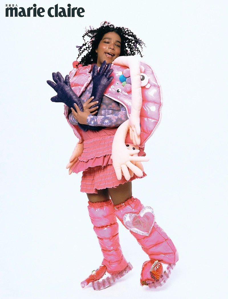 服裝設計師—倪敬絜@_ni_chieh &鐘逸桂@alexsandra_iris/2004年生/實踐服裝設計系畢業:「 《渣男滾開!!!》渣男防護衣兼具阻擋與觀察功能,內部提供保護與寵愛,遇渣男戰力飆升,展現強大防禦力,守護自我。」 服裝設計師—倪敬絜@_ni_chieh &鐘逸桂@alexsandra_iris/2004年生/實踐服裝設計系畢業:「 《渣男滾開!!!》渣男防護衣兼具阻擋與觀察功能,內部提供保護與寵愛,遇渣男戰力飆升,展現強大防禦力,守護自我。」