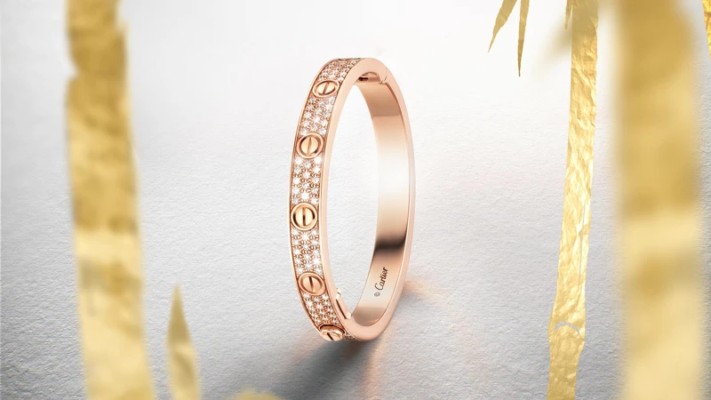 LOVE玫瑰金鋪鑲鑽石手環。 LOVE玫瑰金鋪鑲鑽石手環。