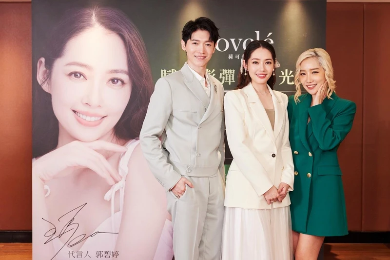 ▲(左起)保養專家丹楓老師和仙氣女神郭碧婷、時尚辣媽楊皓如合影。(圖/業者提供) ▲(左起)保養專家丹楓老師和仙氣女神郭碧婷、時尚辣媽楊皓如合影。(圖/業者提供)