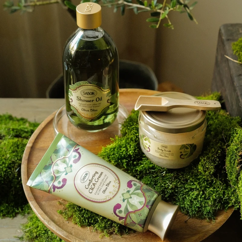 SABON盛宴橄欖「明星三部曲」盛宴橄欖沐浴油、盛宴橄欖身體磨砂膏盛宴橄欖積雪草修護霜。