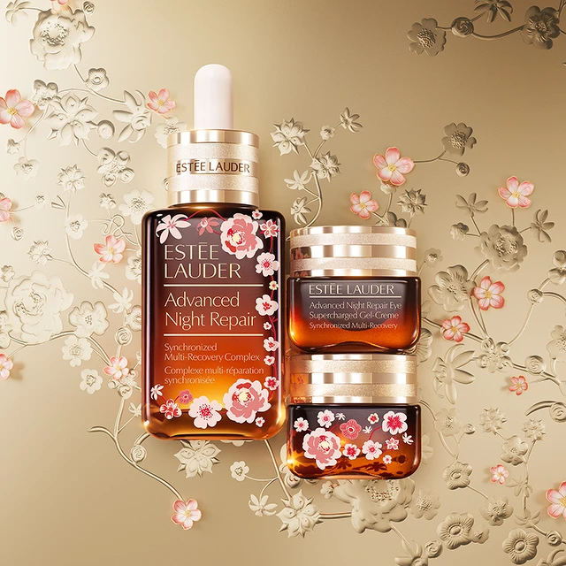 雅詩蘭黛 2025新春限定系列繁花似錦,花開富貴。小棕家族換上優雅粉嫩花朵裝扮,自信綻放豐沛能量。 雅詩蘭黛 2025新春限定系列繁花似錦,花開富貴。小棕家族換上優雅粉嫩花朵裝扮,自信綻放豐沛能量。