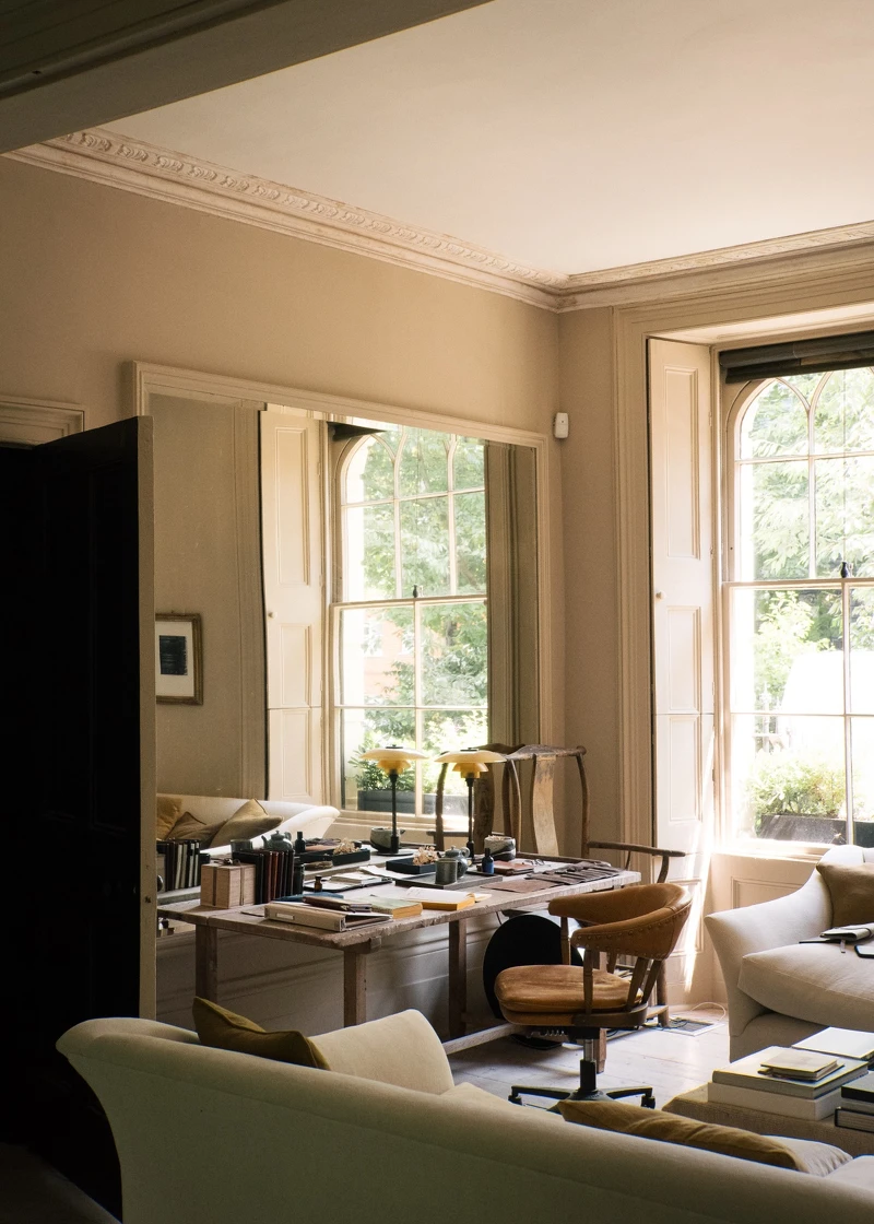 每個角落擺設都帶著他對生活的思考，也反映在他對食材的選擇和烹飪方式上。