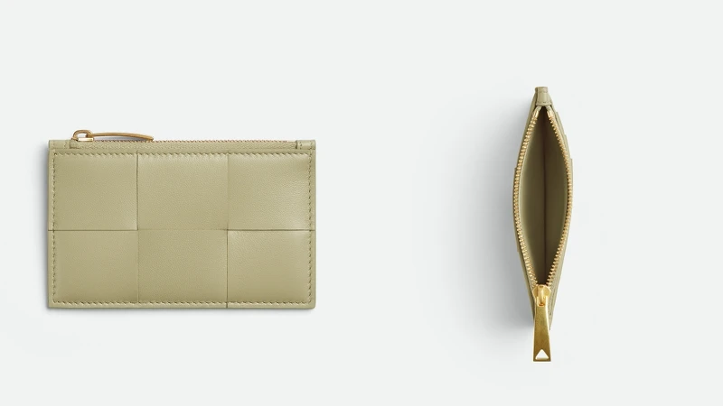 拉鍊卡包 NT16,400 拉鍊卡包 NT16,400