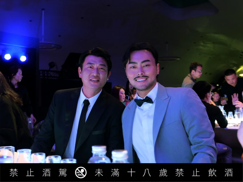 投手教練王建民與當家捕手林家正。 投手教練王建民與當家捕手林家正。