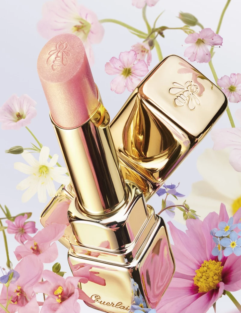 嬌蘭KISSKISS BEE GLOW PEARLY春季系列視覺圖。