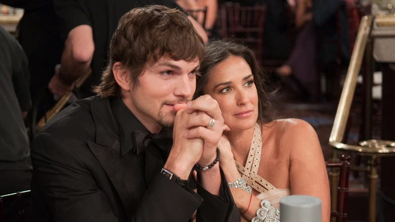 黛咪摩爾、艾希頓庫奇2009年甜蜜出席金球獎頒獎典禮 黛咪摩爾、艾希頓庫奇2009年甜蜜出席金球獎頒獎典禮