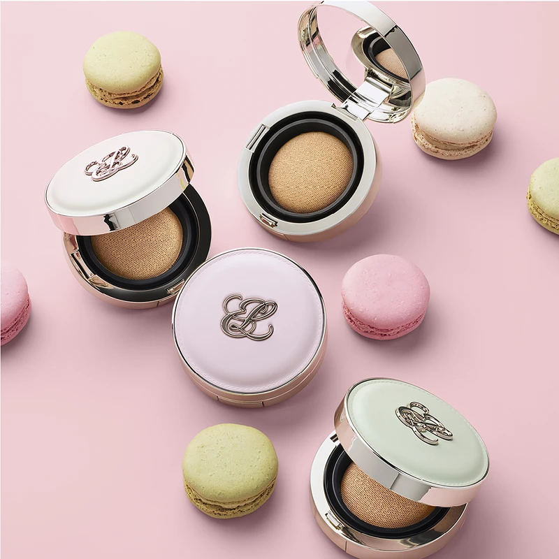 雅詩蘭黛粉持久天生美肌氣墊粉餅SPF25/PA+++(#1W1)Ladurée聯名款-浪漫開心果、愛玫心動,一盒兩蕊NT2,900 雅詩蘭黛粉持久天生美肌氣墊粉餅SPF25/PA+++(#1W1)Ladurée聯名款-浪漫開心果、愛玫心動,一盒兩蕊NT2,900