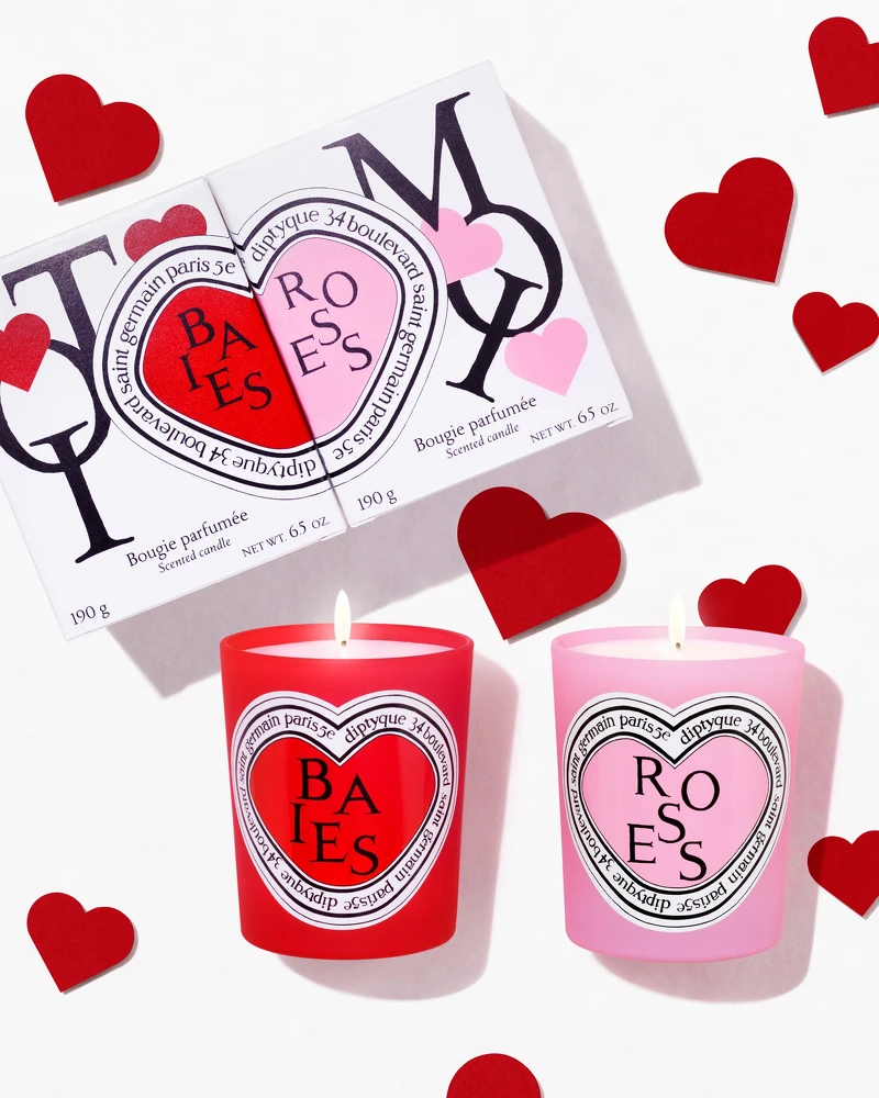 Diptyque 2025情人節限量香氛蠟燭二重奏禮盒情境圖。 Diptyque 2025情人節限量香氛蠟燭二重奏禮盒情境圖。