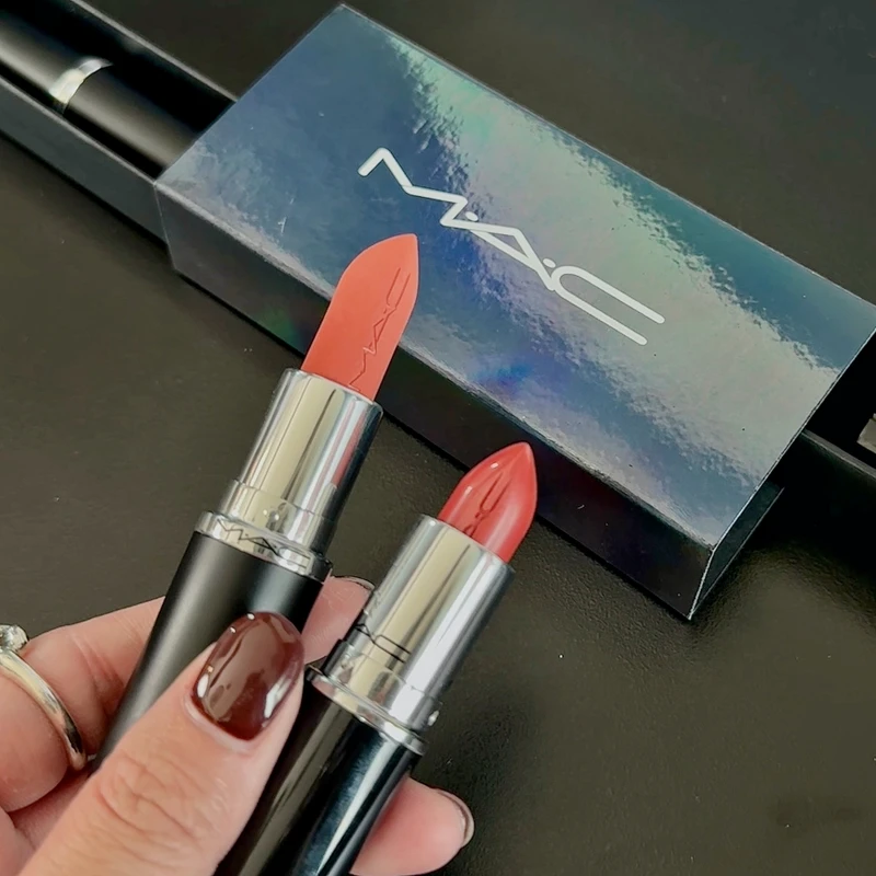 M.A.C 2025情人節獻上雙倍偷心禮盒。 M.A.C 2025情人節獻上雙倍偷心禮盒。