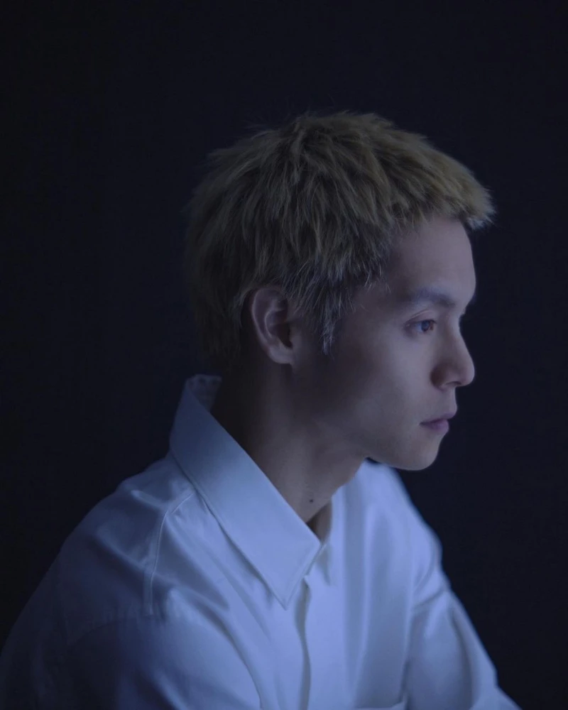 窪田正孝在特別版中飾演新生代名廚。 窪田正孝在特別版中飾演新生代名廚。