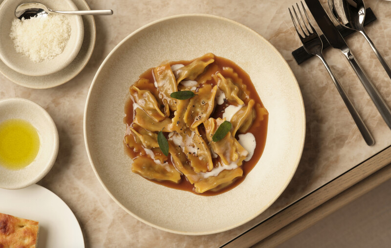 提供全天候的義大利料理。 提供全天候的義大利料理。