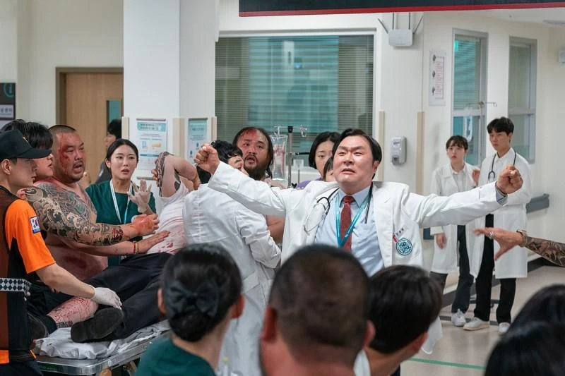 《外傷重症中心》尹敬浩 Photo/ Netflix 《外傷重症中心》尹敬浩 Photo/ Netflix