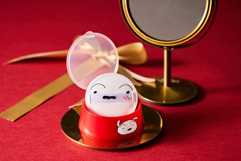 輕盈彈潤的小白舒芙蕾粉撲,輕鬆打造細膩妝感,增添每日妝容的歡樂與可愛(Photo/SUNFRIEND MOUTH)。 輕盈彈潤的小白舒芙蕾粉撲,輕鬆打造細膩妝感,增添每日妝容的歡樂與可愛(Photo/SUNFRIEND MOUTH)。