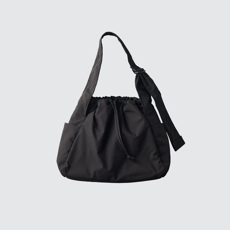 澎軟肩背包,NT$790。