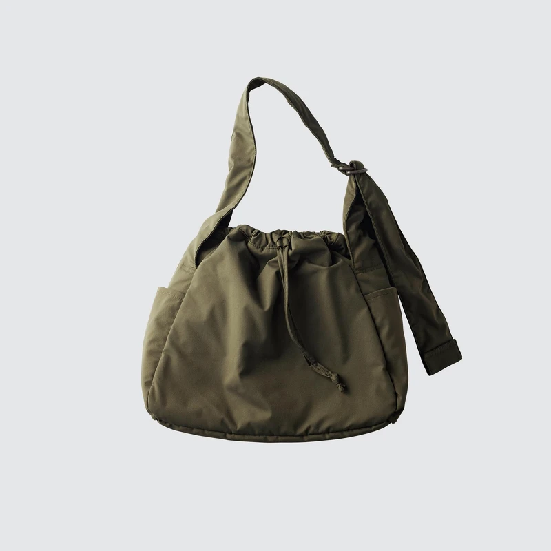 澎軟肩背包,NT$790。