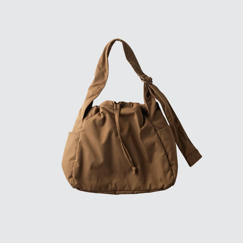 澎軟肩背包,NT$790。