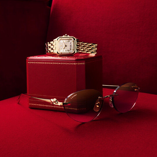 Panthère de Cartier 18K金鑲鑽腕錶中型款。