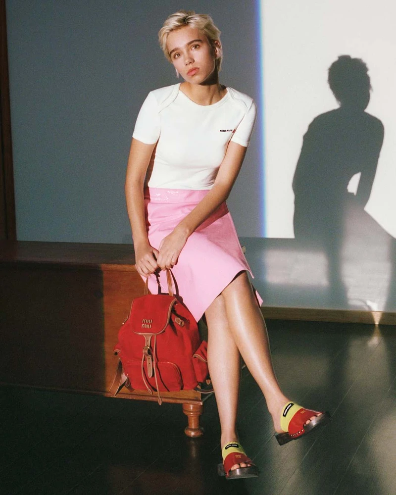 Miu Miu 2025春夏系列形象廣告。