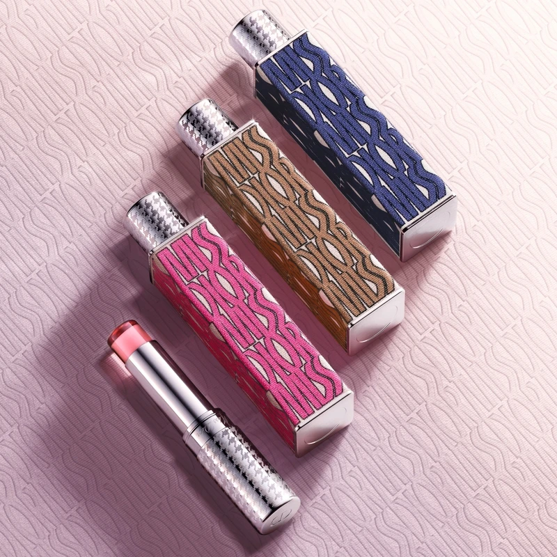 迪奧MISS DIOR親吻香膏限量外殼(共三款),NT1,200 迪奧MISS DIOR親吻香膏限量外殼(共三款),NT1,200