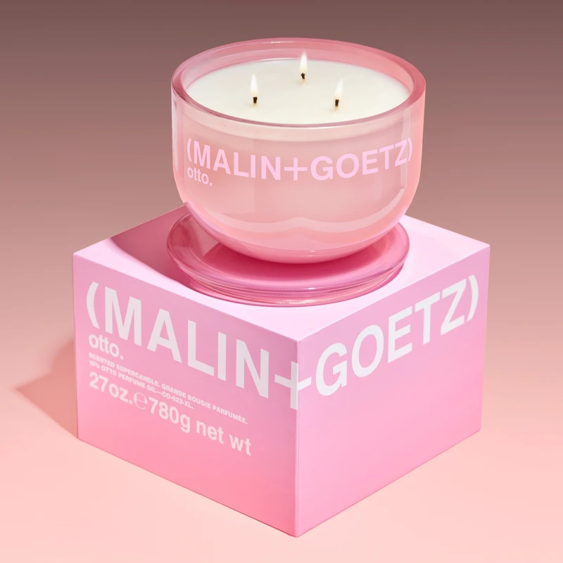 (MALIN+GOETZ)玫瑰巨型香氛蠟燭情境圖。 (MALIN+GOETZ)玫瑰巨型香氛蠟燭情境圖。