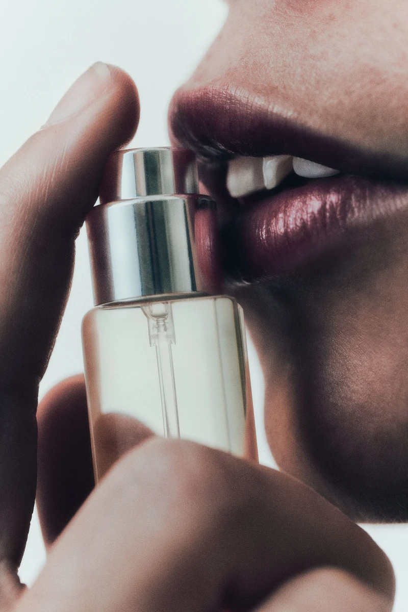 SELAHATIN口腔噴霧情境圖。 SELAHATIN口腔噴霧情境圖。