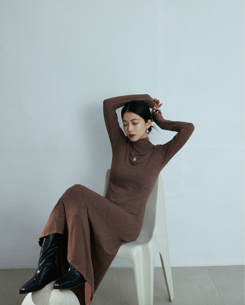 配戴示範圖:2025 HERITAGE系列亞洲限定白色月光石純銀珠寶