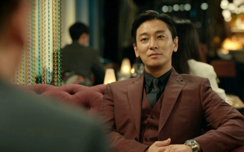 《外傷重症中心》院長覺得白教授很礙眼 Photo/ Netflix 《外傷重症中心》院長覺得白教授很礙眼 Photo/ Netflix