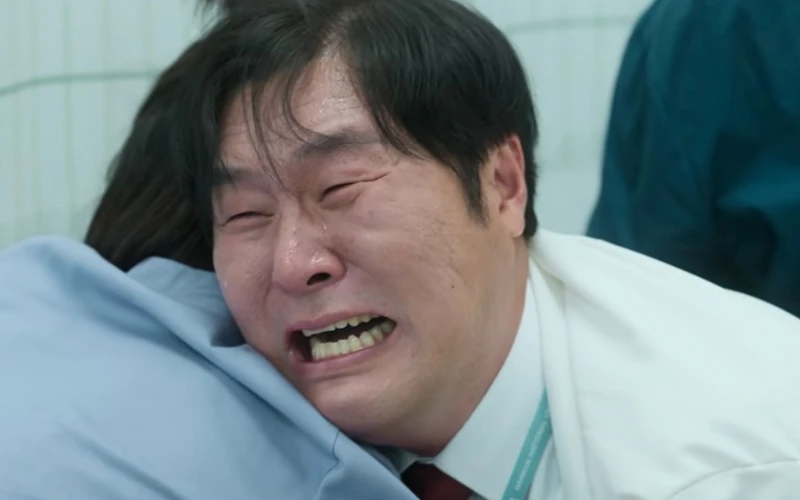 《外傷重症中心》韓宥林激動落淚 Photo/ Netflix 《外傷重症中心》韓宥林激動落淚 Photo/ Netflix