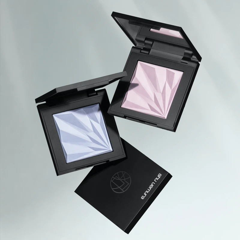 shu uemura植村秀無極限幻光蜜粉餅(#星透紫、#冰透藍),NT2,300 shu uemura植村秀無極限幻光蜜粉餅(#星透紫、#冰透藍),NT2,300