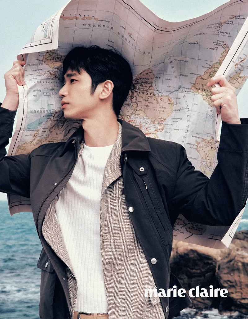 夾克、西裝外套、上衣、領巾，all by Brunello Cucinelli。